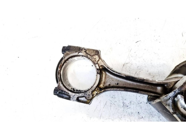 Píst    Toyota Corolla E120 E130  pro naftový motor 2.0  