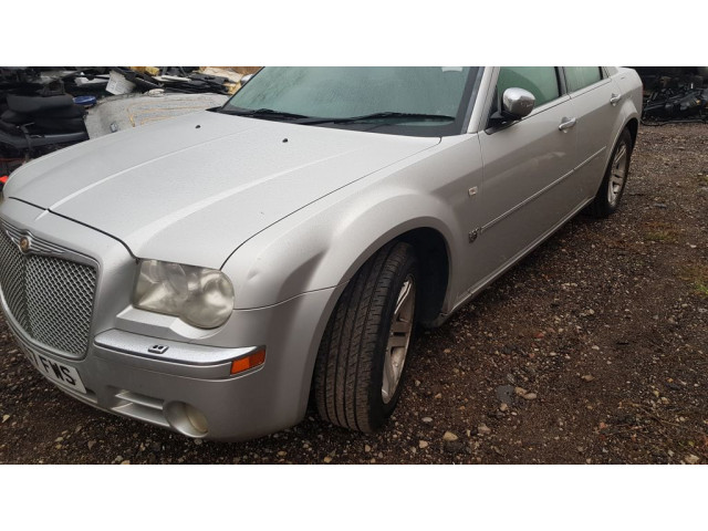 Верхняя решётка Chrysler 300 - 300C 2005-2010 года 0110028      