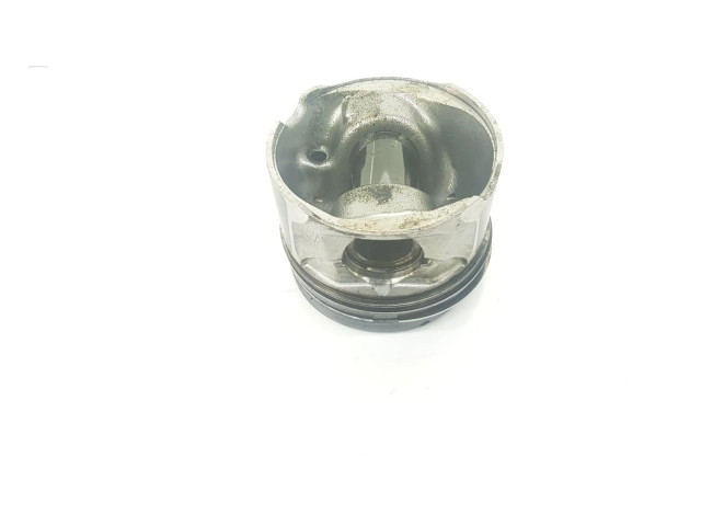 Píst 11258580515   BMW 5 F10 F11   2.0  