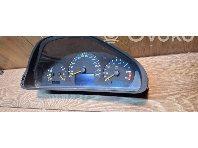 Přístrojová deska  Mercedes-Benz E W210 2001 110080063, A2105401011  