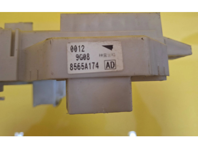 Блок предохранителей  8565A174AD   Mitsubishi Colt    