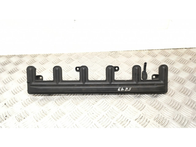 Vstřikovací lišta 1440318   BMW 5 E39  pro benzínový motor 2.2 M54B22 