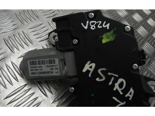 Форсунка 13256917, V824    Vauxhall Astra J   