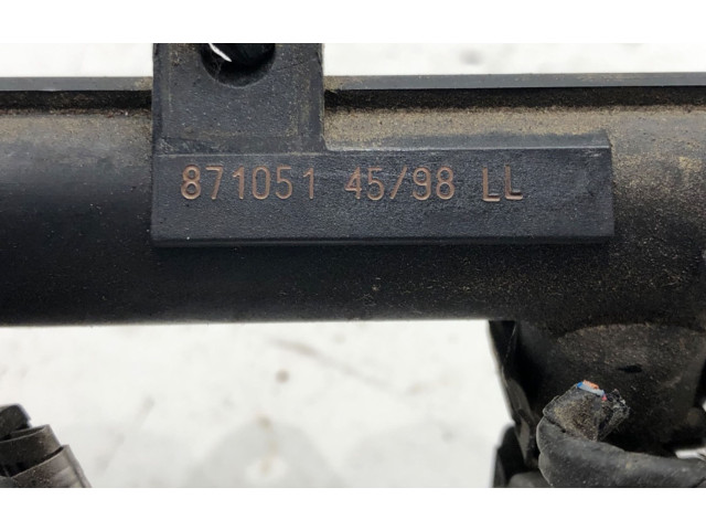 Топливная рампа 030133319L   Volkswagen Lupo  