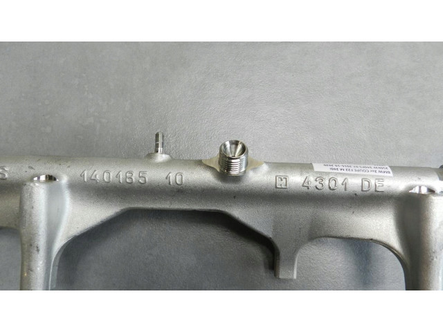 Vstřikovací lišta 8643665   BMW 2 F22 F23  pro benzínový motor 3.0  