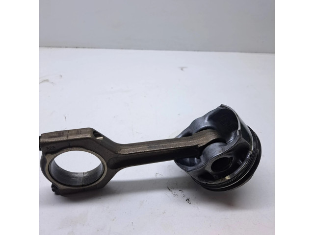 Píst 7584125, 7576087   BMW 5 F10 F11  pro benzínový motor 3.5  