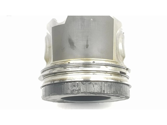 Píst 11257812585   BMW 5 F10 F11   3.0 N57D30A 