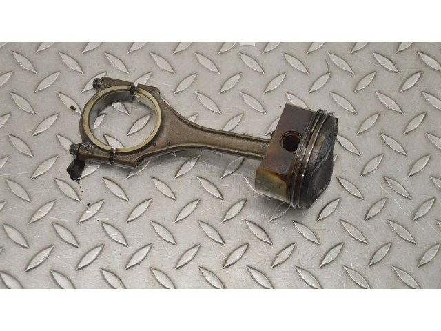 Píst 06EA   Audi A6 S6 C6 4F    AUK 