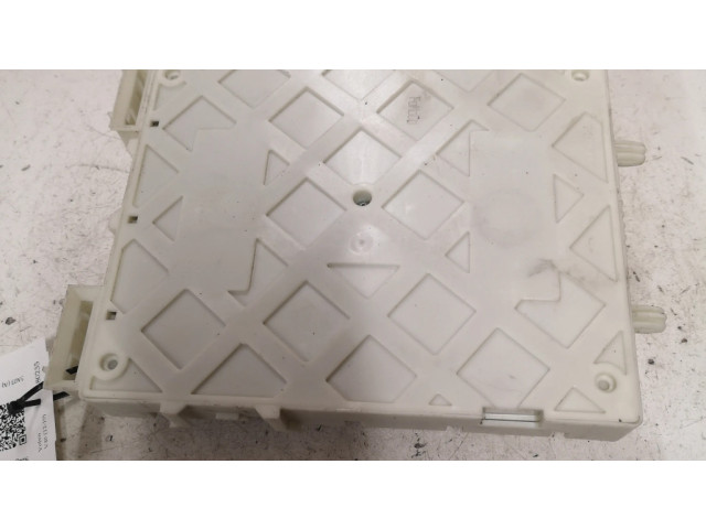   Pojistková skříňka 31394135, 04006001   Volvo V40 2014