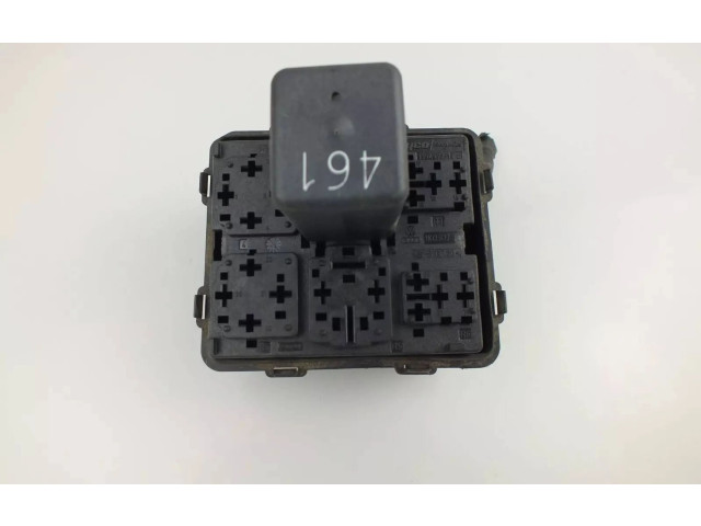 Блок предохранителей  1K0937507B   Volkswagen Golf Plus    