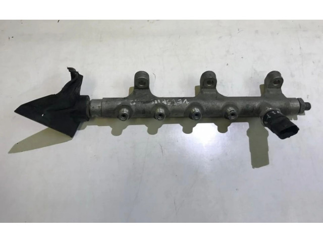Топливная рампа 8200023961, 002506L1   Renault Vel Satis  