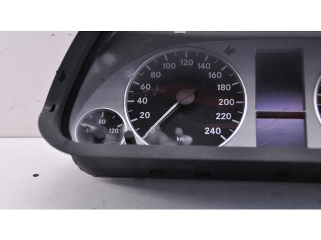 Přístrojová deska  Mercedes-Benz B W245 2006   
