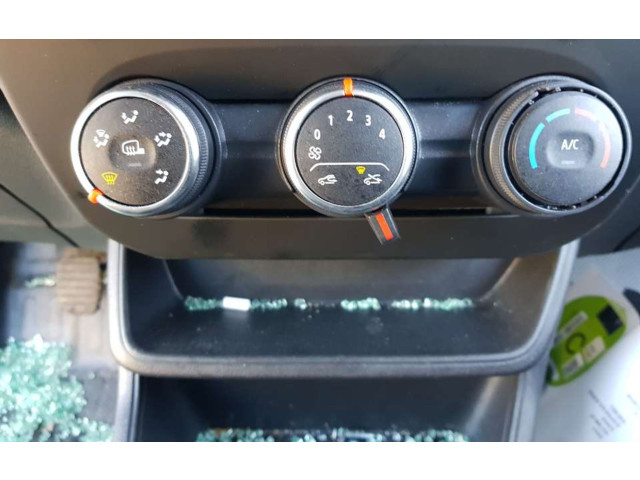 Блок управления климат-контролем    Renault Express