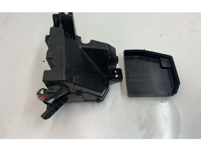   Pojistková skříňka 8266252301   Toyota Yaris 2011