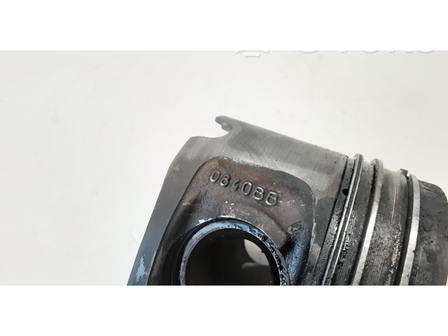 Píst 0840BB   BMW 1 E81 E87  pro naftový motor 1.8  