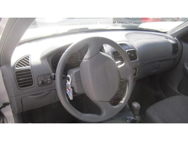 Přístrojová deska  Hyundai Accent 2003   