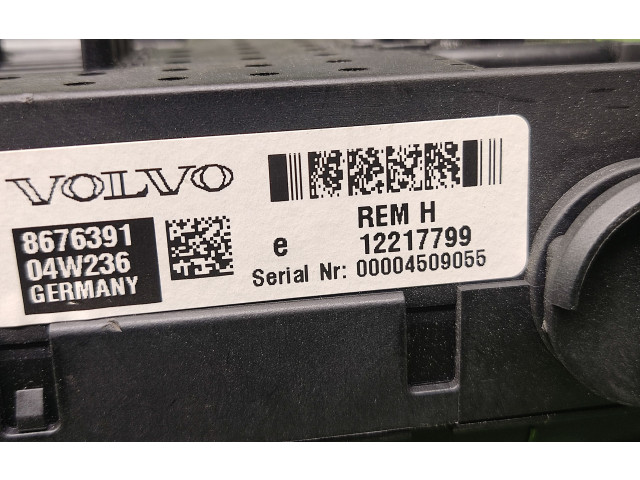   Pojistková skříňka 8676391, 12217799   Volvo XC70 2005