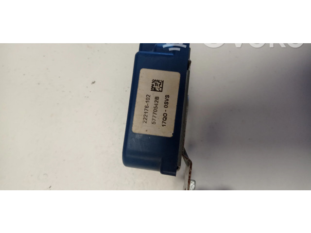 Vstřikovač 222176102, 57770542B   Toyota Sienna XL30 III     