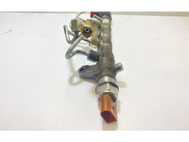 Vstřikovací lišta 03L089N   Volkswagen PASSAT B7     