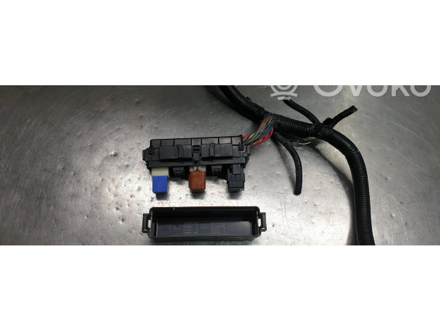   Pojistková skříňka 63564307   Nissan NV200 2010