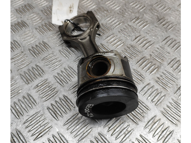  Поршень B47 D20 A 8519401, 8473777  BMW 4 F32 F33  