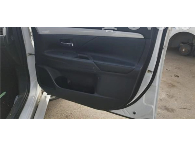 Zpětné zrcátko  Mitsubishi Outlander 2015    