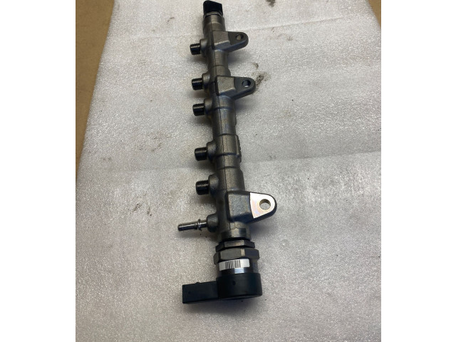 Vstřikovací lišta 8514154, 0445214315   BMW 2 F46    B47C20A  B47 