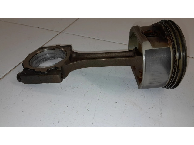 Píst 036217   Cadillac SRX  pro benzínový motor 4.6  