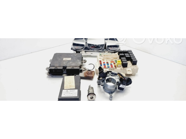 Комплект блоков управления MR951770, MM0038001   Mitsubishi Colt