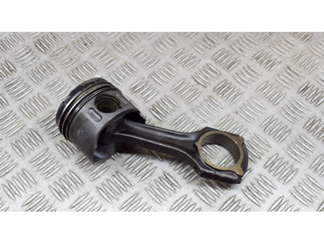 Píst A6110300320, A6110300717   Mercedes-Benz C W203  pro naftový motor 2.2 OM 611.962 