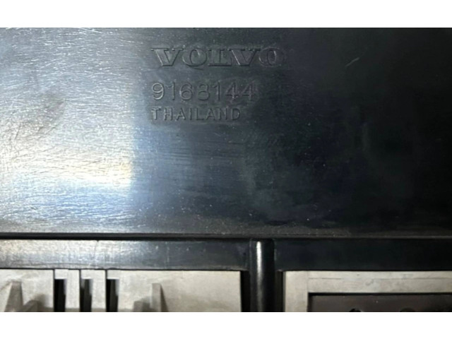 Přístrojová deska  Volvo S70  V70  V70 XC 1998 9451530, 9168144  