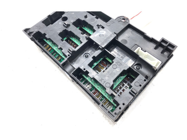 Блок предохранителей  6837091   BMW 5 G30 G31    