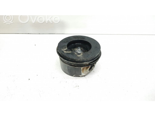 Píst    BMW 5 F10 F11  pro naftový motor 3.0 N57D30A 