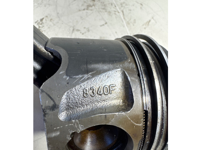 Píst 8340F   Mercedes-Benz ML W164    642.940 
