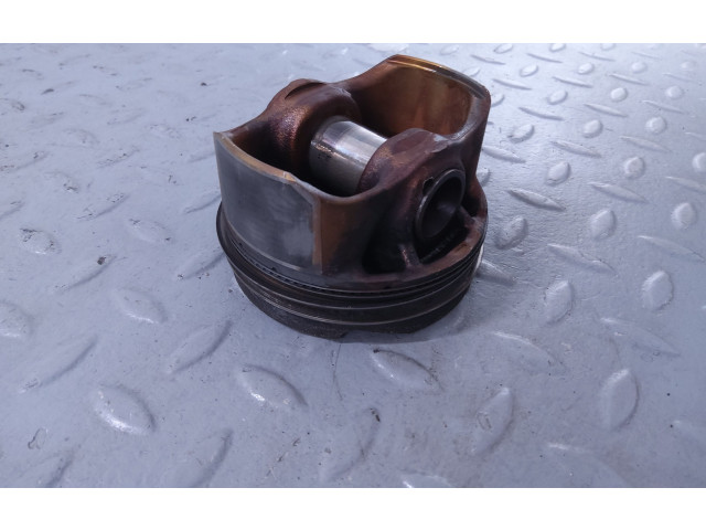 Píst 11259494399, 9494399   BMW 1 F40     