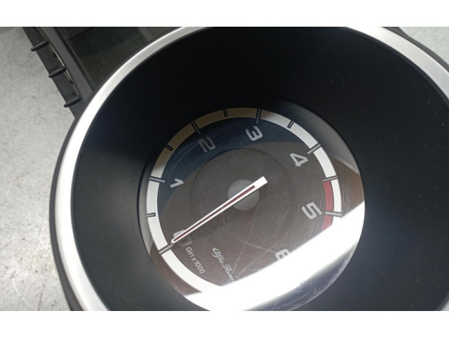 Přístrojová deska  Alfa Romeo Giulietta 2012 50516478, 068084  