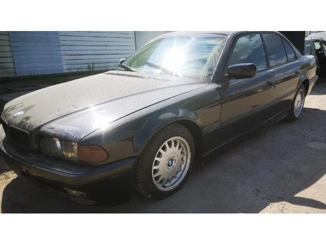 Замок капота    BMW 7 E38