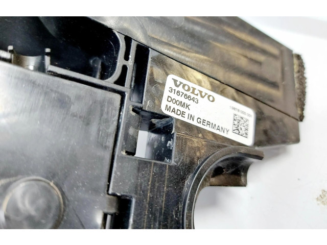   Pojistková skříňka 32320589   Volvo V60 2021