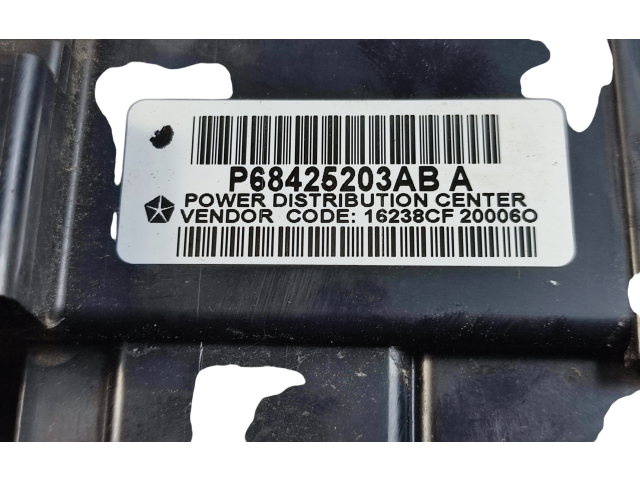 Блок предохранителей P68425203, P68425203ABA   Jeep Grand Cherokee    