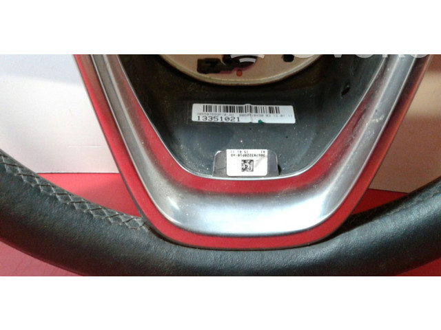 Volant Opel Astra J 2011 13351021  