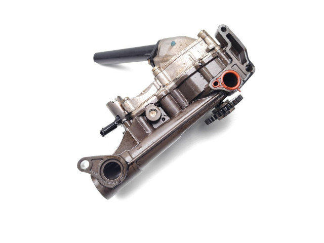 Масляный насос  M270.910 R2701810701  Mercedes-Benz GLA W156 