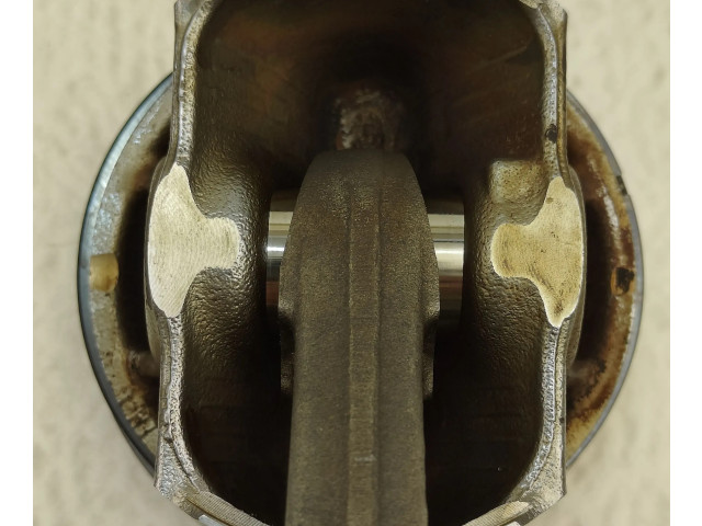 Píst 86064101   BMW 4 F32 F33  pro benzínový motor 2.0 N20B BENZYNA