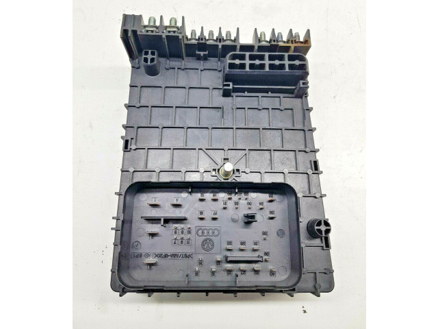 Блок предохранителей  3C09712490, nr3713   Volkswagen PASSAT B6    