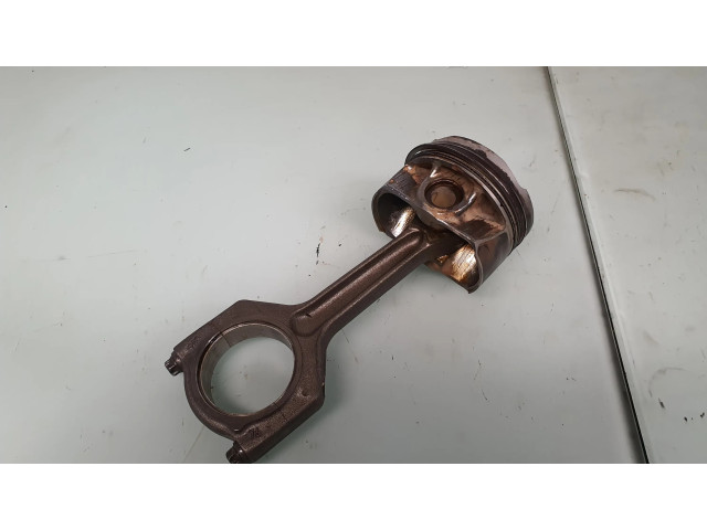 Píst 7624408, 11247624408   BMW 4 F32 F33  pro benzínový motor 2.8 N26 