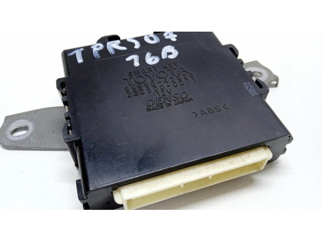 Блок управления 8999047020, 2325000071   Toyota Prius (XW20)