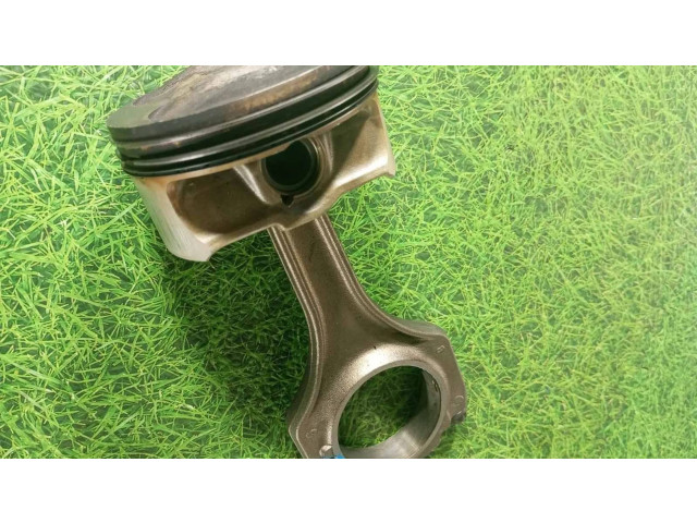 Píst 92L93, 7840920   BMW M5  pro benzínový motor 5.0 S85 B50AA 