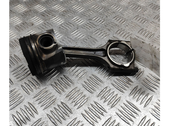 Píst 31339777, 31401216   Volvo V60     
