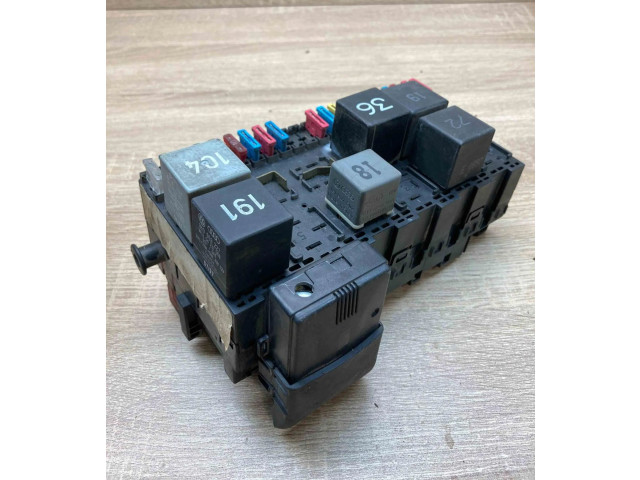 Блок предохранителей 357937039, 1H0953227   Volkswagen Transporter - Caravelle T4    