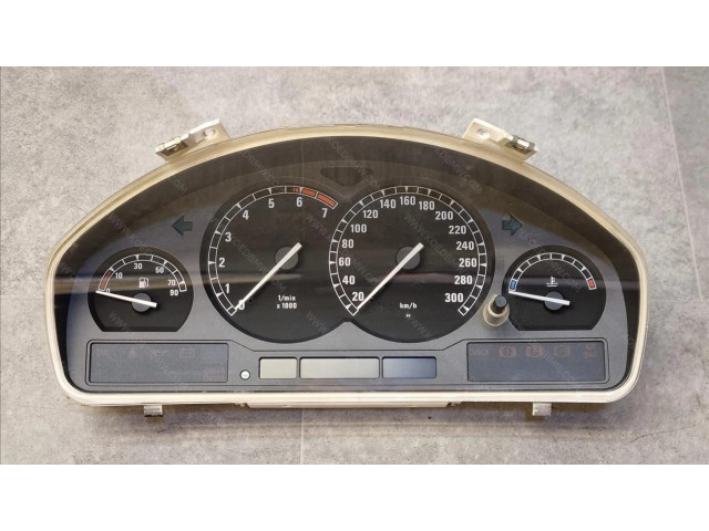 Přístrojová deska  BMW 8 E31 1991 62118354251  