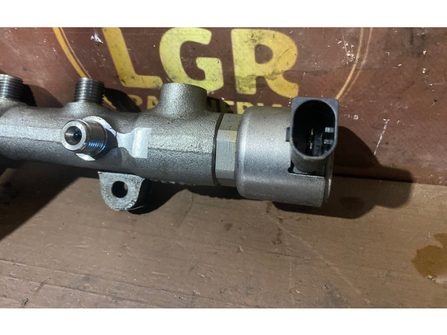 Vstřikovací lišta A6510700595   Mercedes-Benz C W204    Om651 